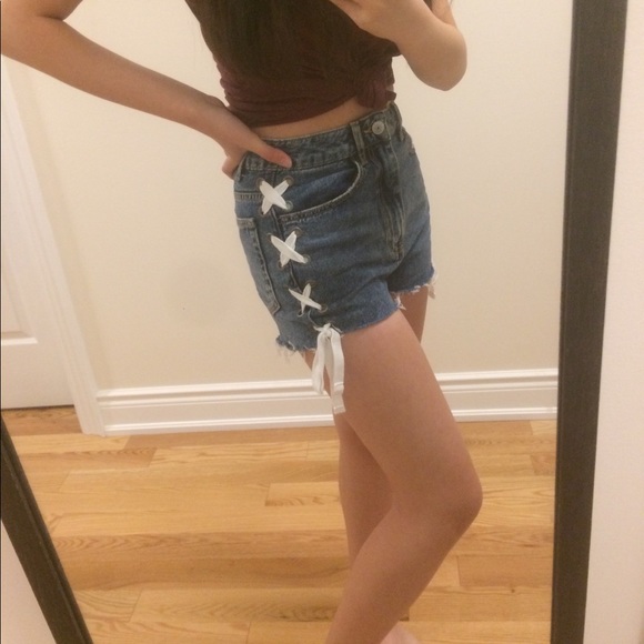 H&M HIGH-WAISTED LACE UP DENIM SHORTS - Picture 4 of 8